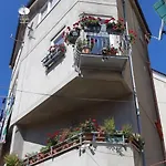 Konukevi Nikolla *