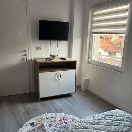 Nikolla Guest house *